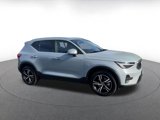 Used 2024 Volvo XC40 B5 Core image 2