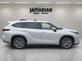 New 2025 Toyota Highlander Platinum image 5