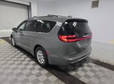 Used 2022 Chrysler Pacifica Touring-L image 4