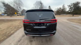 Used 2023 Chrysler Pacifica Touring-L image 4