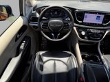 Used 2023 Chrysler Pacifica Limited image 4