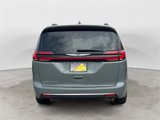 Used 2022 Chrysler Pacifica Touring-L image 4