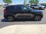 Used 2023 Volvo XC40 B5 Plus image 5