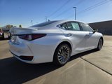 New 2025 Lexus ES 300h w/ Luxury Package image 3