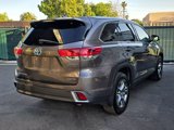 Used 2017 Toyota Highlander Limited Platinum image 3