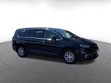 Used 2024 Chrysler Pacifica Touring-L image 2