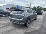 Used 2022 Buick Envision Avenir w/ Technology Package II image 2