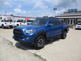 Used 2017 Toyota Tacoma TRD Off-Road image 2