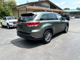 Used 2019 Toyota Highlander SE image 3