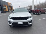 Used 2025 Jeep Grand Cherokee Altitude image 3