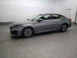 Used 2023 Nissan Altima 2.5 SV image 2