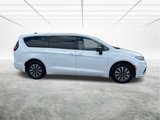 New 2025 Chrysler Pacifica Select image 3