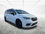 New 2025 Chrysler Pacifica Limited image 2