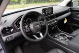 New 2025 Honda Pilot Touring image 3