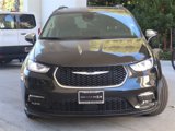 New 2023 Chrysler Pacifica Limited image 2