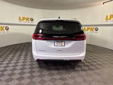 Used 2023 Chrysler Pacifica Touring-L image 5