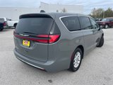 New 2025 Chrysler Pacifica Select image 3