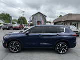 Used 2023 Mitsubishi Outlander SE image 2