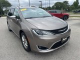 Used 2017 Chrysler Pacifica Limited w/ UConnect Theater Package image 4