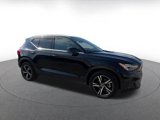 Used 2024 Volvo XC40 B5 Core image 2