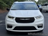 Used 2024 Chrysler Pacifica Limited w/ Uconnect Theater Family Group image 2