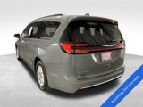 Used 2022 Chrysler Pacifica Touring-L image 6