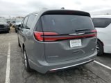 New 2025 Chrysler Pacifica Select image 4
