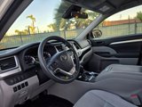 Used 2018 Toyota Highlander LE image 6