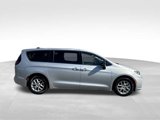 Used 2024 Chrysler Pacifica Touring-L image 3