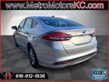 Used 2017 Ford Fusion SE w/ Fusion SE Technology Package image 3