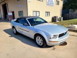 Used 2006 Ford Mustang Convertible image 2