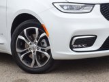 Certified 2022 Chrysler Pacifica Pinnacle image 3