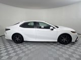 Used 2021 Toyota Camry SE image 4