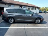 Used 2021 Chrysler Pacifica Touring-L image 2