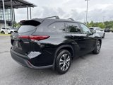 Used 2023 Toyota Highlander XLE image 3