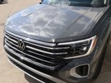 New 2025 Volkswagen Atlas Peak Edition SE image 3