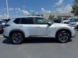 Used 2025 Nissan Rogue SV image 2