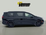 New 2025 Chrysler Pacifica Limited image 6