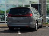 Used 2023 Chrysler Pacifica Touring-L image 5