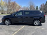 New 2025 Chrysler Pacifica Select image 2