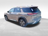 New 2025 Nissan Pathfinder Platinum image 3