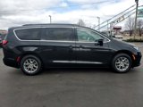 Used 2021 Chrysler Pacifica Touring image 6