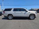 Used 2023 GMC Yukon XL SLT w/ SLT Premium Package image 3