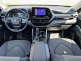 Used 2023 Toyota Highlander LE image 2