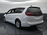 New 2025 Chrysler Pacifica Select image 4