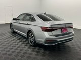 Used 2025 Volkswagen Jetta SE image 3