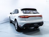 Certified 2024 Porsche Macan image 3