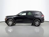 Used 2025 Jeep Grand Cherokee Limited image 4