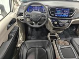 Used 2023 Chrysler Pacifica Touring-L image 4