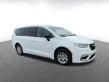 Used 2024 Chrysler Pacifica Touring-L image 2